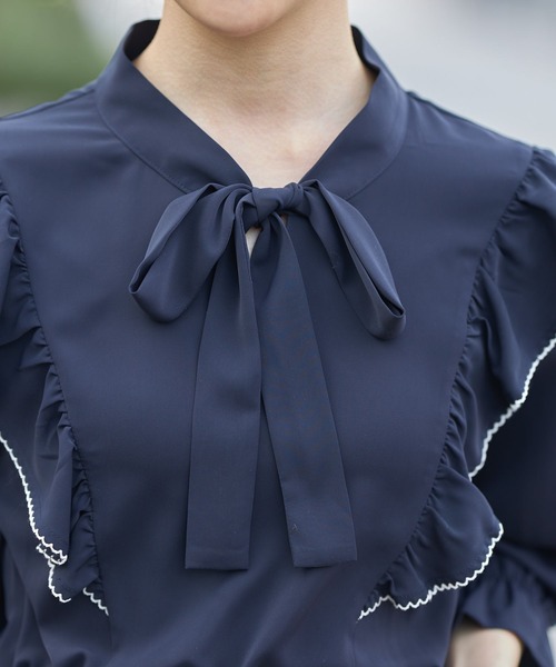 tocco closet（トッコ　クローゼット）の「配色ライン入りラッフルフリルボウタイリボンブラウス（シャツ/ブラウス・レディース・ネイビー/オフホワイト/チャコール・M）」の16枚目の写真