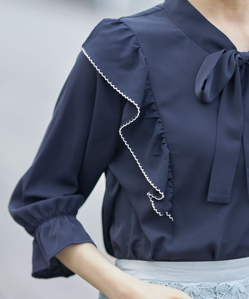 tocco closet（トッコ　クローゼット）の「配色ライン入りラッフルフリルボウタイリボンブラウス（シャツ/ブラウス・レディース・ネイビー/オフホワイト/チャコール・M）」の17枚目の写真