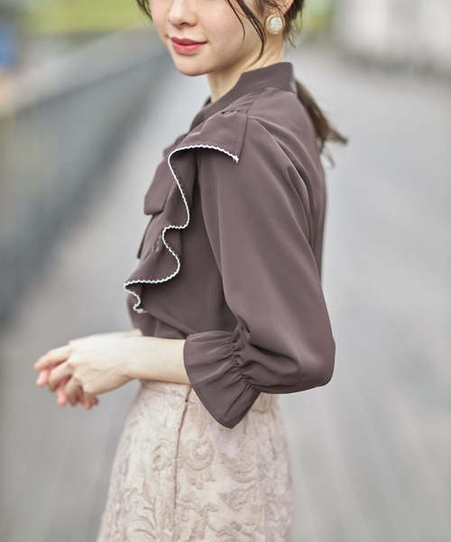 tocco closet（トッコ　クローゼット）の「配色ライン入りラッフルフリルボウタイリボンブラウス（シャツ/ブラウス・レディース・ネイビー/オフホワイト/チャコール・M）」の12枚目の写真