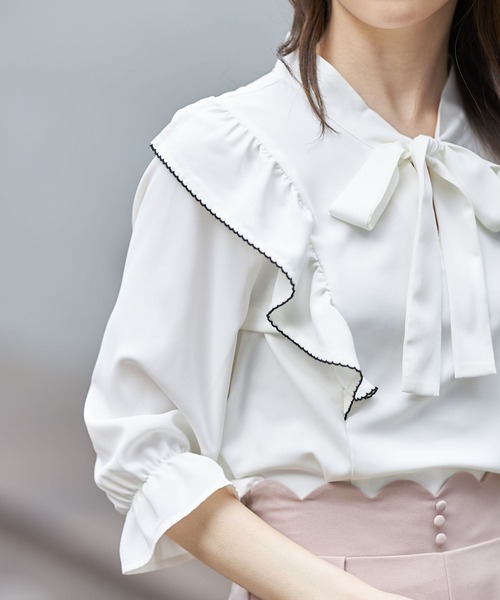 tocco closet（トッコ　クローゼット）の「配色ライン入りラッフルフリルボウタイリボンブラウス（シャツ/ブラウス・レディース・ネイビー/オフホワイト/チャコール・M）」の7枚目の写真