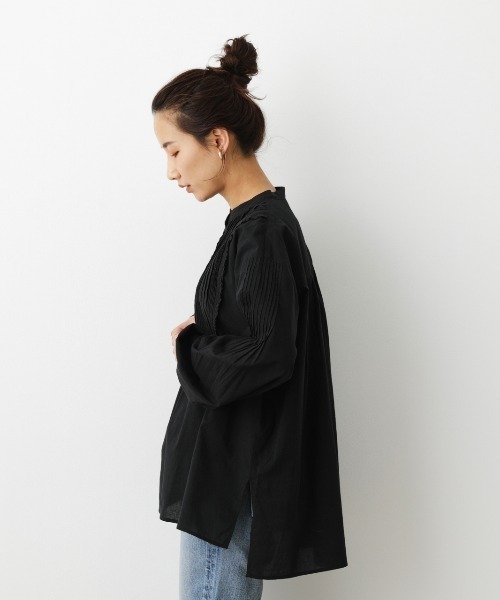 RODEO CROWNS WIDE BOWL(ロデオクラウンズワイドボウル)の「ピンタック袖ボリュームシャツ(シャツ/ブラウス・レディース・ホワイト/ブラック/イエロー・FREE)」の17枚目の写真