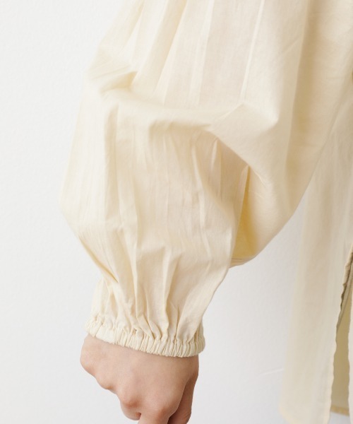 RODEO CROWNS WIDE BOWL(ロデオクラウンズワイドボウル)の「ピンタック袖ボリュームシャツ(シャツ/ブラウス・レディース・ホワイト/ブラック/イエロー・FREE)」の14枚目の写真