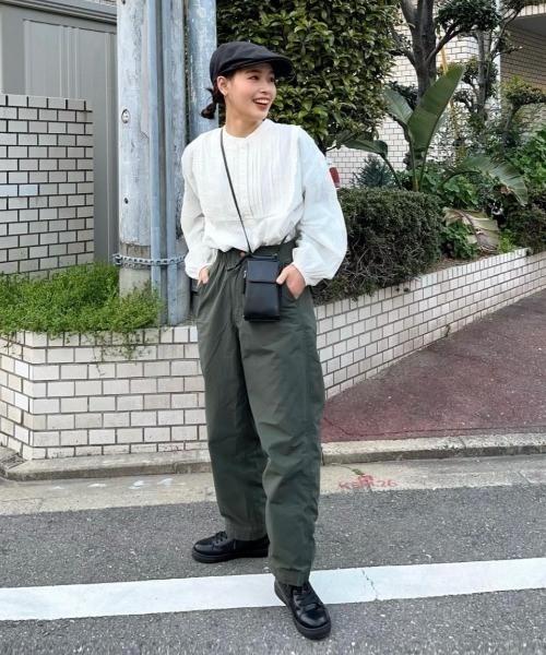 RODEO CROWNS WIDE BOWL(ロデオクラウンズワイドボウル)の「ピンタック袖ボリュームシャツ(シャツ/ブラウス・レディース・ホワイト/ブラック/イエロー・FREE)」の19枚目の写真