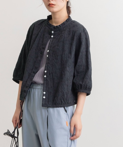 POU DOU DOU(プードゥドゥ)の「エンブロイダリー・ドット フリル衿5分袖ブラウス(シャツ/ブラウス・レディース・オフホワイト/ブラック/ベージュ・3)」の3枚目の写真