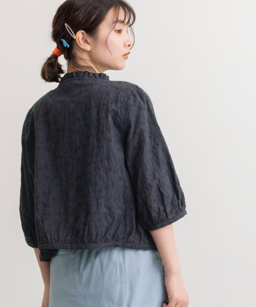 POU DOU DOU(プードゥドゥ)の「エンブロイダリー・ドット フリル衿5分袖ブラウス(シャツ/ブラウス・レディース・オフホワイト/ブラック/ベージュ・3)」の5枚目の写真