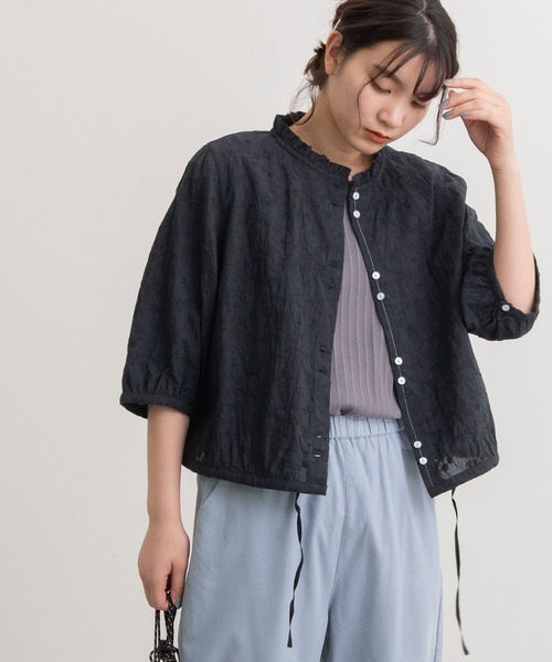 POU DOU DOU(プードゥドゥ)の「エンブロイダリー・ドット フリル衿5分袖ブラウス(シャツ/ブラウス・レディース・オフホワイト/ブラック/ベージュ・3)」の6枚目の写真