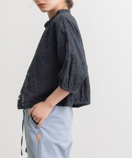 POU DOU DOU(プードゥドゥ)の「エンブロイダリー・ドット フリル衿5分袖ブラウス(シャツ/ブラウス・レディース・オフホワイト/ブラック/ベージュ・3)」の7枚目の写真