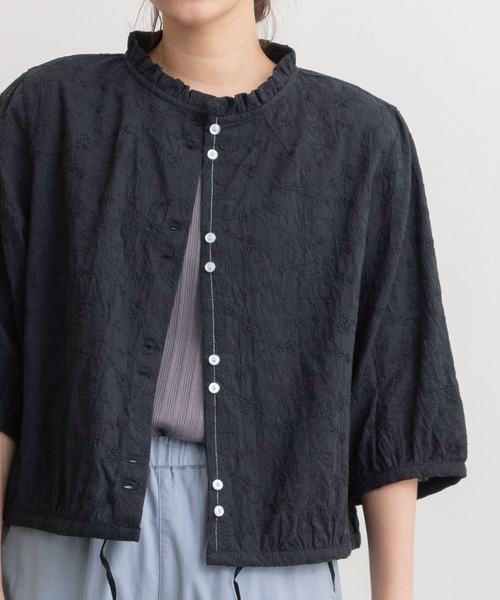 POU DOU DOU(プードゥドゥ)の「エンブロイダリー・ドット フリル衿5分袖ブラウス(シャツ/ブラウス・レディース・オフホワイト/ブラック/ベージュ・3)」の8枚目の写真