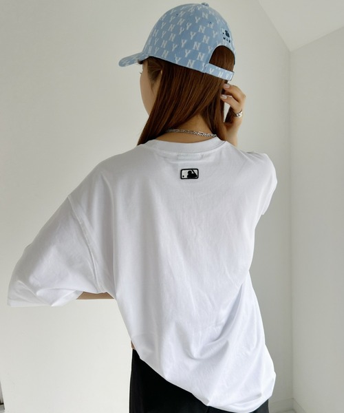 MLB Korea（エムエルビーコリア）の「MLB Korea(エムエルビーコリア)/オーバーサイズ ベーシック スモール ロゴ Tシャツ（Tシャツ/カットソー・レディース・ホワイト/ブラック/パープル/ピンク・M/L/XL）」の6枚目の写真