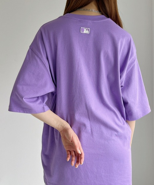 MLB Korea（エムエルビーコリア）の「MLB Korea(エムエルビーコリア)/オーバーサイズ ベーシック スモール ロゴ Tシャツ（Tシャツ/カットソー・レディース・ホワイト/ブラック/パープル/ピンク・M/L/XL）」の16枚目の写真