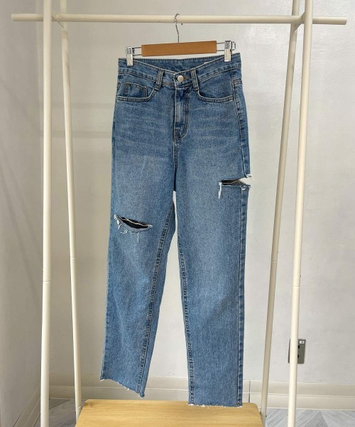 estoreja ストレートデニム ダメージ加工 esutoreja（エストレジャ）の「ダメージデザインストレート