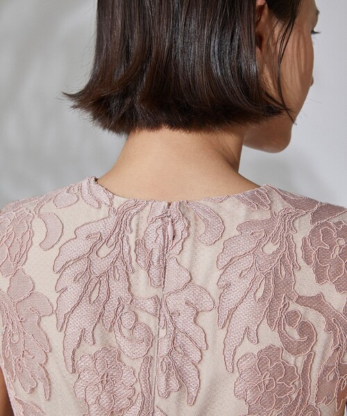 GRACE CONTINENTAL（グレースコンチネンタル）の「コード刺繍