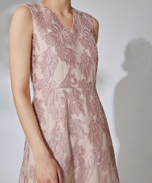 GRACE CONTINENTAL（グレースコンチネンタル）の「コード刺繍フレ