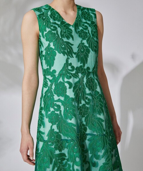 GRACE CONTINENTAL（グレースコンチネンタル）の「コード刺繍フレ