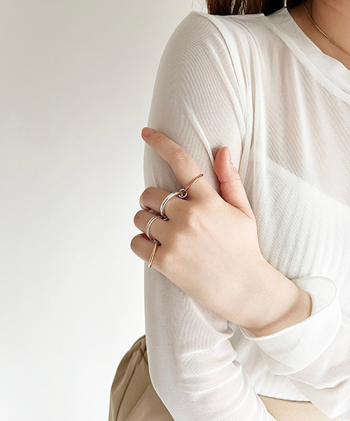 VENCEEXCHANGE（ヴァンスエクスチェンジ）の「4連重ねリング（リング・レディース・Silver/GOLD・FREE）」の2枚目の写真