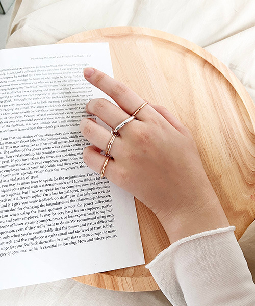 VENCEEXCHANGE（ヴァンスエクスチェンジ）の「4連重ねリング（リング・レディース・Silver/GOLD・FREE）」の6枚目の写真