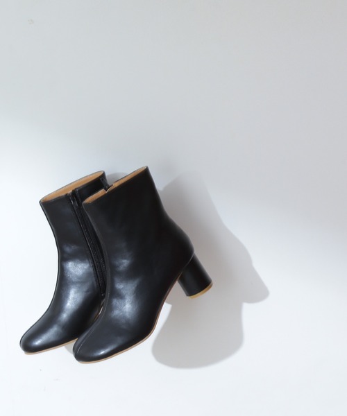 N.(N. Natural Beauty Basic)(エヌエヌナチュラルビューティーベーシック)の「◆オブリークトゥショートブーツ(ブーツ・レディース・ブラック/ベージュ/カーキ・MEDIUM/LARGE)」の2枚目の写真