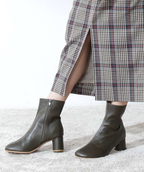 N.(N. Natural Beauty Basic)(エヌエヌナチュラルビューティーベーシック)の「◆オブリークトゥショートブーツ(ブーツ・レディース・ブラック/ベージュ/カーキ・MEDIUM/LARGE)」の8枚目の写真