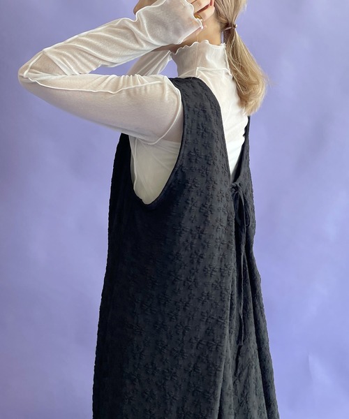 w closet(ダブルクローゼット)の「【限定展開 / 2WAY】Vカットノースリーブワンピース(ワンピース・レディース・ブラック/オフホワイト/ブラック系その他/ベージュ/カーキ・FREE)」の16枚目の写真
