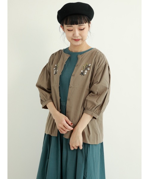 Samansa Mos2(サマンサ モスモス)の「フラワー刺繍ブラウス(シャツ/ブラウス・レディース・ブラック/キナリ/モカ・フリ-)」の3枚目の写真