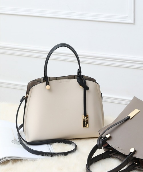 MERCURYDUO（マーキュリーデュオ）の「【MERCURYDUO/マーキュリーデュオ】軽量　両アオリポケット付き　ハンドバッグ（ハンドバッグ・レディース・ブラック/アイボリー/ベージュ系その他・FREE）」の4枚目の写真