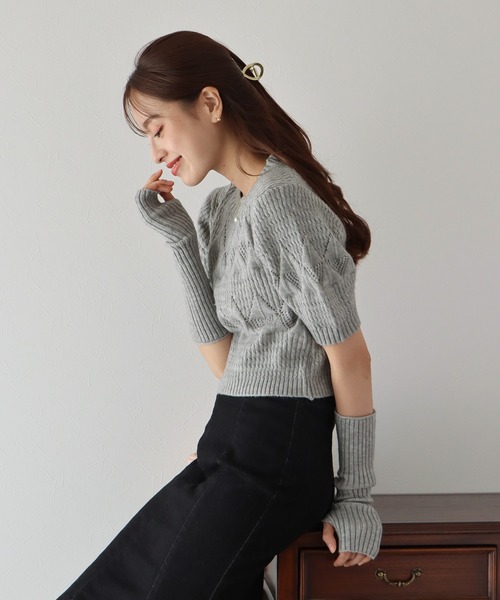 BLUEEAST（ブルーイースト）の「※入荷しない※アームウォーマー付きショートケーブルニット（ニット/セーター・レディース・アイボリー/ブラック/グレー/ピンク・MEDIUM）」の3枚目の写真