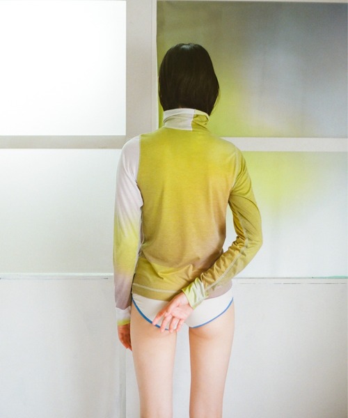 PAMM（パム）の「アトリエから風景写真のハイネックトップス