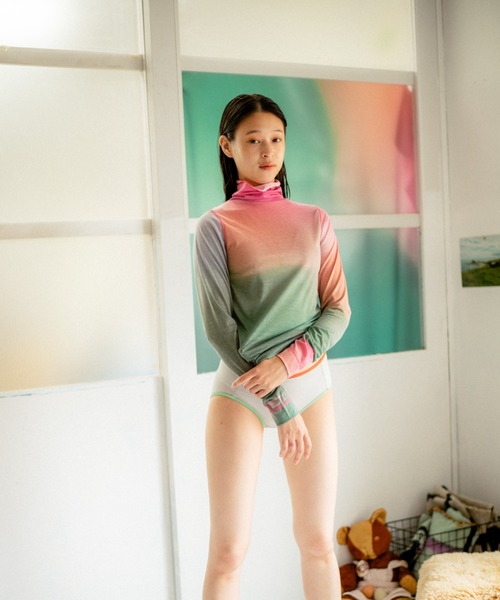 PAMM（パム）の「アトリエから風景写真のハイネックトップス