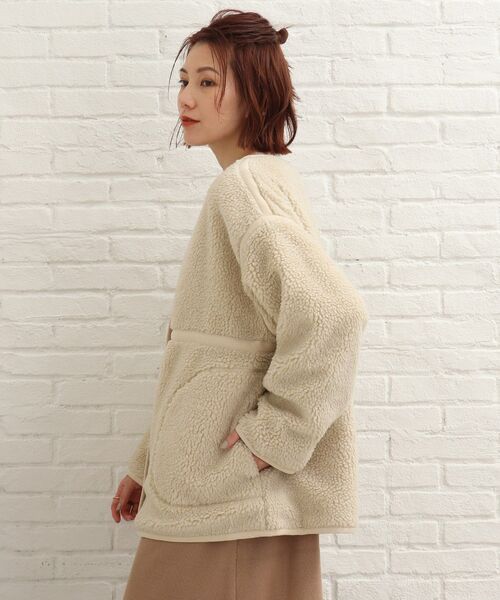 SHOO・LA・RUE(シューラルー)の「◆フェイクムートン ボア リバーシブルジャケット(ノーカラージャケット・レディース・サンドベージュ/チャコールグレー/アイボリー・04/02/03)」の5枚目の写真