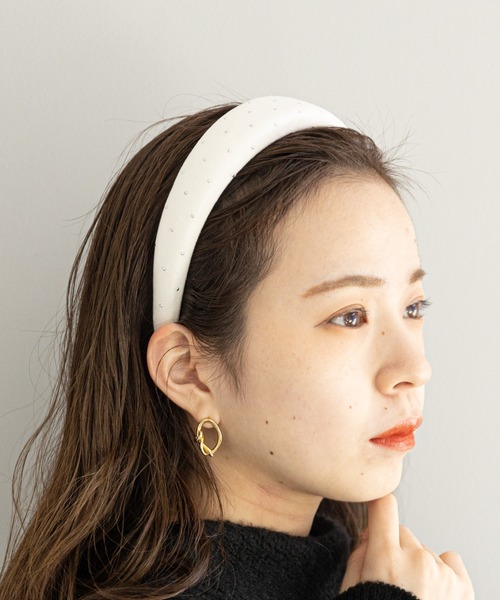 Chico（チコ）の「ベロアキラキラカチューシャ（カチューシャ・レディース・ブラック/ブラウン/アイボリー・FREE）」の2枚目の写真