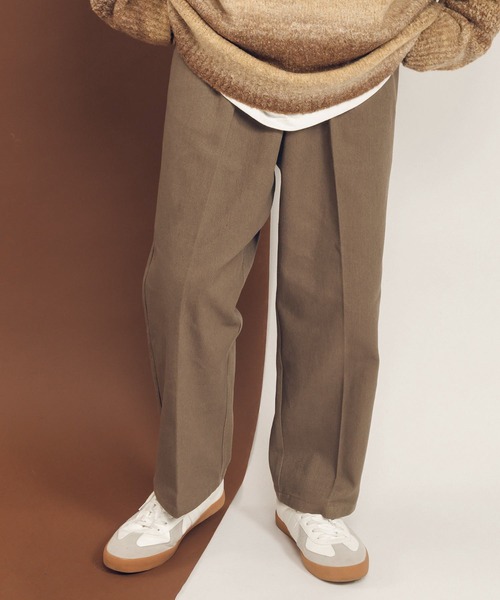 MUHET(ミュエータ)の「テーパードチノパンツ(チノパンツ・レディース・ベージュ/ネイビー/モカ・X-LARGE/SMALL/MEDIUM)」の2枚目の写真