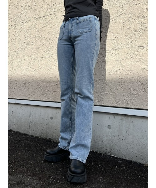 GAP（ギャップ）の「ウォッシュウェル ハイライズ '70Sルーズフレアデニム（デニムパンツ・レディース・ライトインディゴブルー・26/25/24/23/29/28/27/30）」の16枚目の写真