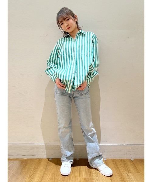 GAP（ギャップ）の「ウォッシュウェル ハイライズ '70Sルーズフレアデニム（デニムパンツ・レディース・ライトインディゴブルー・26/25/24/23/29/28/27/30）」の13枚目の写真