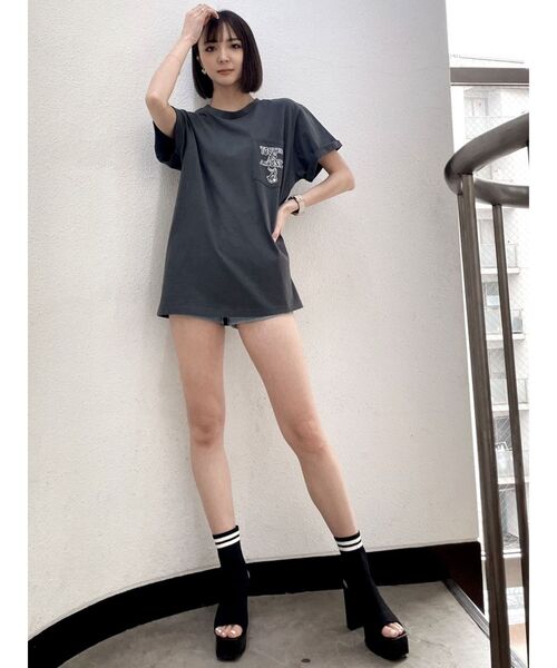GYDA（ジェイダ）の「ICONIC BUNNYポケットBIG Tシャツ（Tシャツ/カットソー・レディース・オレンジ/チャコールグレー/オフホワイト・FREE）」の18枚目の写真