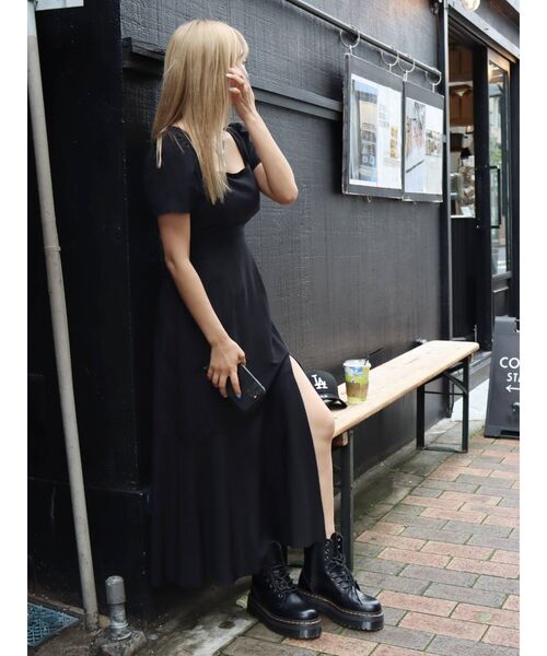 EVRIS(エヴリス)の「バックオープンロングワンピース(ワンピース・レディース・ブルー/ブラック/ホワイト・FREE)」の9枚目の写真