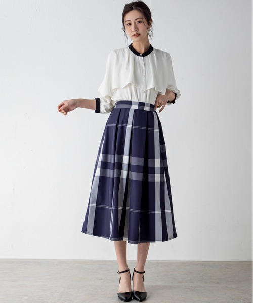 MILLION CARATS（ミリオンカラッツ）の「【袖2WAY】長さ調節可能な袖で幅広い着こなしへ！フロントのラッフルでこなれ感のあるきれいめスタイルが完成するブラウス（シャツ/ブラウス・レディース・ベージュ/ブラック/オフホワイト/マルチ・FREE）」の10枚目の写真