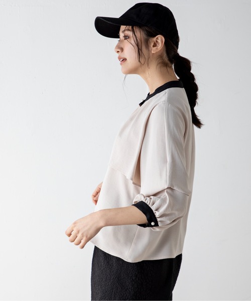 MILLION CARATS（ミリオンカラッツ）の「【袖2WAY】長さ調節可能な袖で幅広い着こなしへ！フロントのラッフルでこなれ感のあるきれいめスタイルが完成するブラウス（シャツ/ブラウス・レディース・ベージュ/ブラック/オフホワイト/マルチ・FREE）」の17枚目の写真