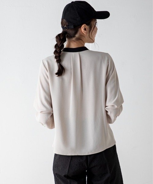 MILLION CARATS（ミリオンカラッツ）の「【袖2WAY】長さ調節可能な袖で幅広い着こなしへ！フロントのラッフルでこなれ感のあるきれいめスタイルが完成するブラウス（シャツ/ブラウス・レディース・ベージュ/ブラック/オフホワイト/マルチ・FREE）」の19枚目の写真