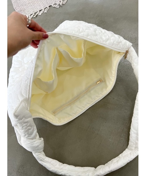 JUMELLE（ジュメロ）の「BIGショルダーバッグ（ショルダーバッグ・レディース・アイボリー・FREE）」の5枚目の写真