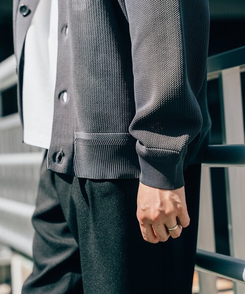 EDIFICE(エディフィス)の「スポンディッシュ リラックス ニット カーディガン(カーディガン/ボレロ・メンズ・レッド/ブラック/ブルー系その他/チャコールグレー・LARGE/SMALL/MEDIUM)」の17枚目の写真