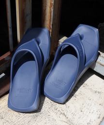 muleboy（ミュールボーイ）の「SQUARE X（サンダル）」