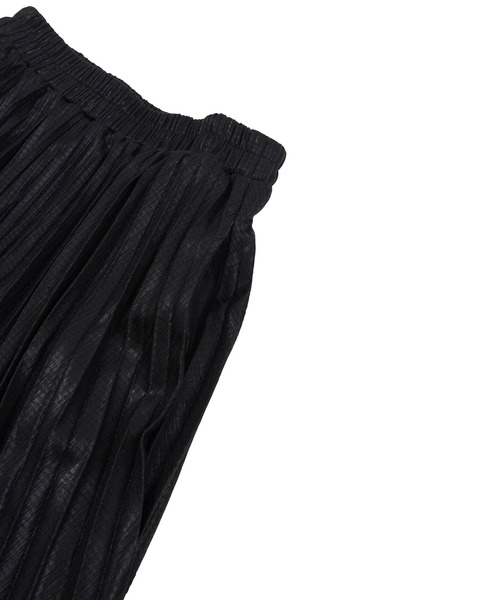 PUNYUS（プニュズ）の「メタリックプリーツロングスカート（スカート・レディース・シルバー/ブラック・1/4/2/3）」の7枚目の写真