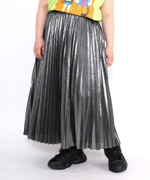 PUNYUS（プニュズ）の「メタリックプリーツロングスカート（スカート・レディース・シルバー/ブラック・1/4/2/3）」の22枚目の写真