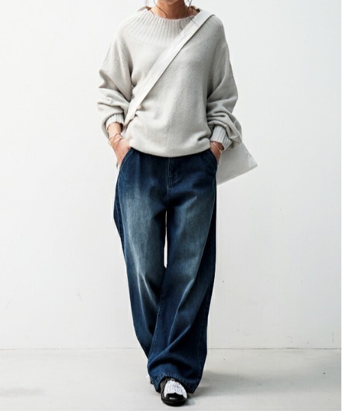 and it_（アンドイット）の「シルエットがきれいなワイドストレートデニムパンツ（デニムパンツ・レディース・ワンウォッシュ/ネイビー・LL/L/M/3L/4L）」の4枚目の写真