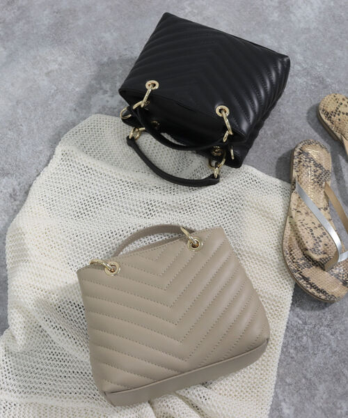 AULENTTI(オウレンティ)の「【AULENTTI/オーレンティ】キルティングハンドルバッグ(ショルダーバッグ・レディース・ベージュ/ブラック・FREE)」の3枚目の写真