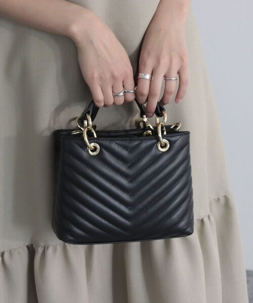 AULENTTI(オウレンティ)の「【AULENTTI/オーレンティ】キルティングハンドルバッグ(ショルダーバッグ・レディース・ベージュ/ブラック・FREE)」の5枚目の写真