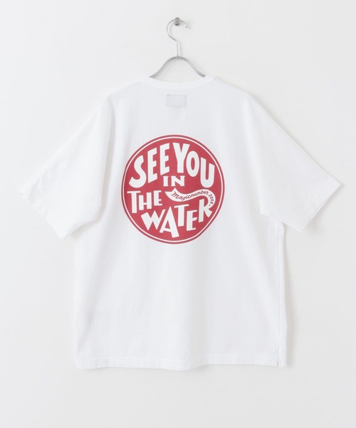MAGIC NUMBER（マジック ナンバー）の「MAGIC NUMBER　SEEYOUINTHEWATERXV SHORT-SLEEVE TEE（Tシャツ/カットソー・メンズ・ブラック/ホワイト/ホワイト系その他・MEDIUM/LARGE）」の2枚目の写真