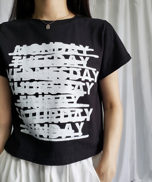 me+em select(ミームセレクト)の「WEEKレタリングクロップドTシャツ【 韓国製 】(Tシャツ/カットソー・レディース・ブラック/アイボリー・FREE)」の14枚目の写真