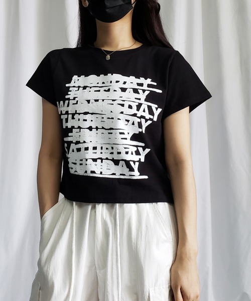 me+em select(ミームセレクト)の「WEEKレタリングクロップドTシャツ【 韓国製 】(Tシャツ/カットソー・レディース・ブラック/アイボリー・FREE)」の7枚目の写真