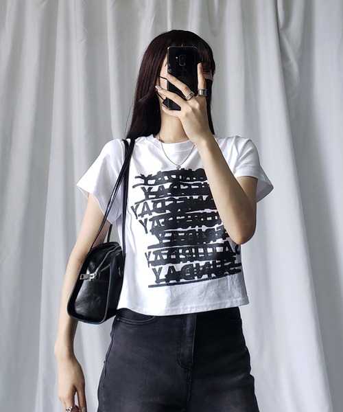me+em select(ミームセレクト)の「WEEKレタリングクロップドTシャツ【 韓国製 】(Tシャツ/カットソー・レディース・ブラック/アイボリー・FREE)」の3枚目の写真